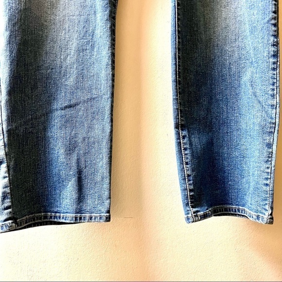 NWT Levi's Plus 26 Short Gold Label Women's Curvy Totally Shaping Straight Jeans - Picture 5 of 10